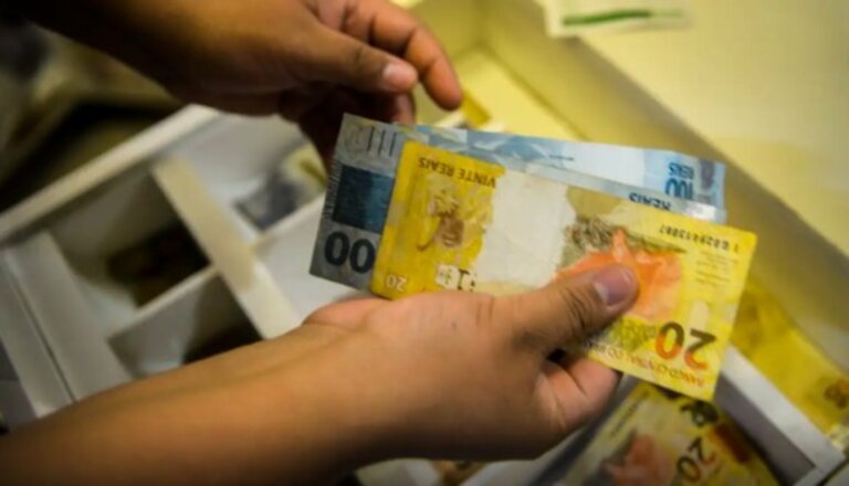 em-julho-e-fica-bem-abaixo-das-projecoes,-ipca-15:-previa-da-inflacao-desacelera-para-0,06%