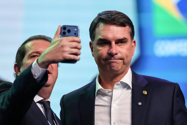 flavio-bolsonaro-reposta-video-de-lula-com-presidente-da-coreia-do-sul-e-apaga-minutos-depois