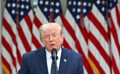 trump-repete-falacia,-cita-bolsonaro-e-prorroga-sobretaxa-invalidada-contra-o-brasil
