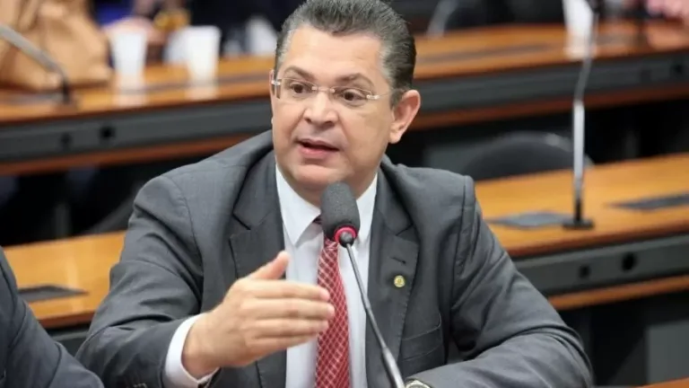 sostenes-cavalcante-declara-r$-500-mil-em-especie-ao-tse-enquanto-pf-investiga-origem-do-dinheiro