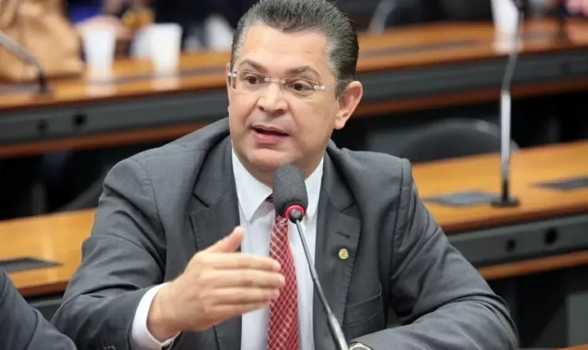 sostenes-cavalcante-declara-r$-500-mil-em-especie-ao-tse-enquanto-pf-investiga-origem-do-dinheiro