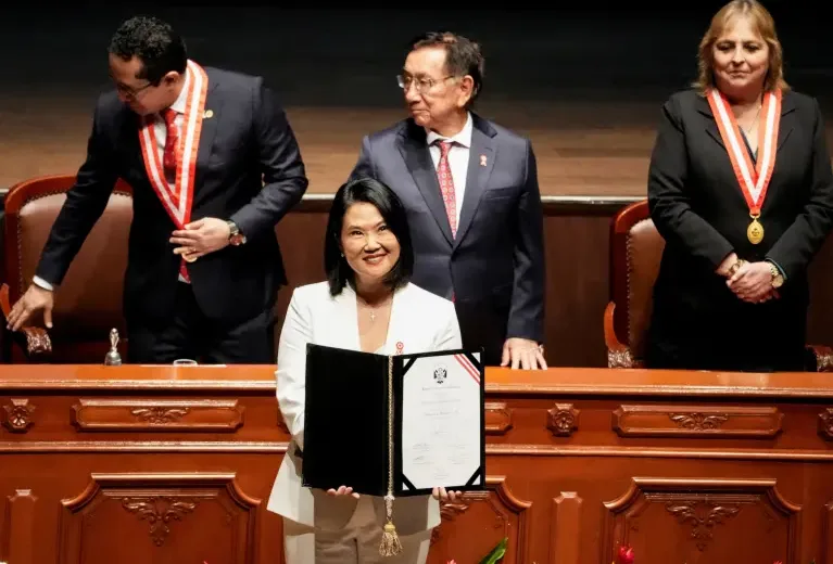 keiko-fujimori-assume-presidencia-do-peru-com-discurso-de-uniao-e-aproximacao-do-brasil
