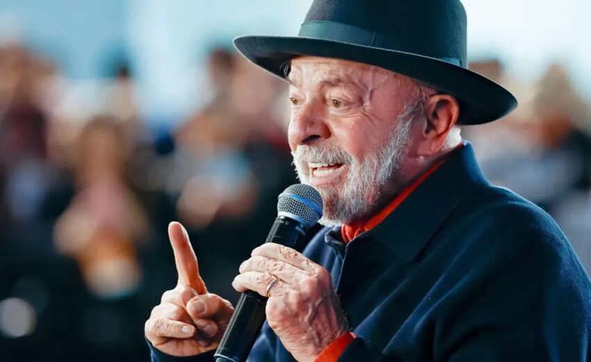 atlas/bloomberg:-lula-lidera-todos-os-cenarios-de-2o-turno-e-tem-44,9%-no-1o