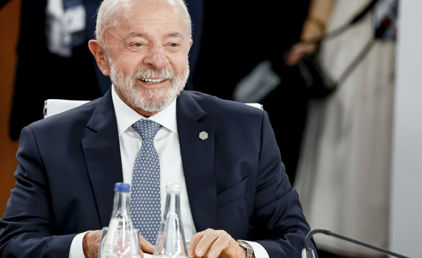 atlas/bloomberg:-lula-lidera-todos-os-cenarios-e-tem-49,2%-contra-42,9-de-flavio-no-2o-turno