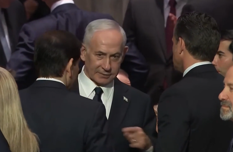 netanyahu-e-visto-dando-ordens-a-rubio-e-hegseth-nos-eua