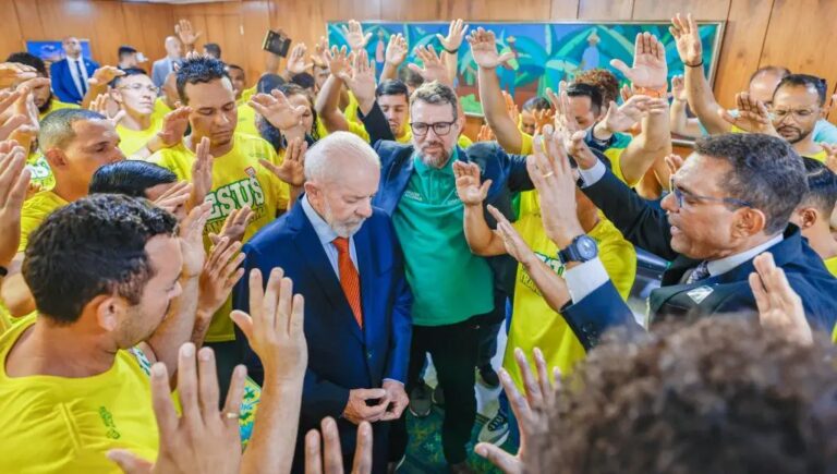 campanha-de-flavio-bolsonaro-cria-nucleo-para-reagir-a-queda-entre-evangelicos