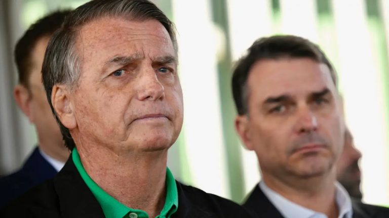 sakamoto:-bolsonaro-joga-flavio-ao-mar-confiando-que-nunes-marques-lhe-dara-uma-boia