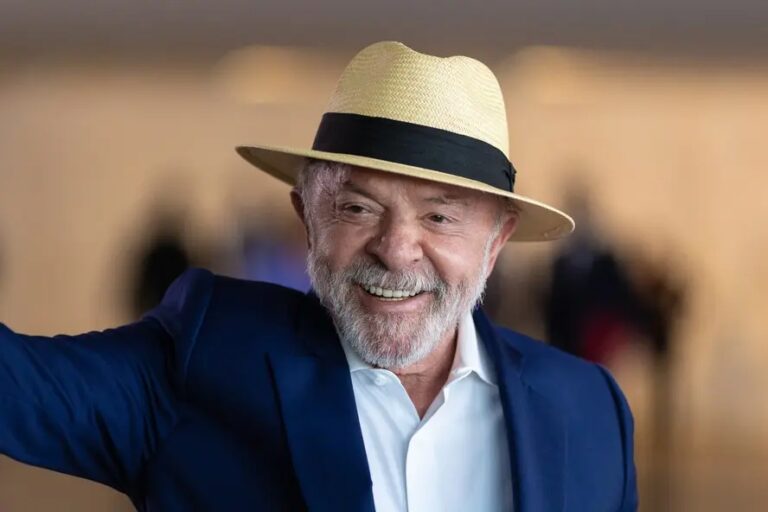 lula-abre-34-pontos-sobre-flavio-bolsonaro-na-bahia,-aponta-quaest