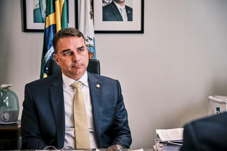 flavio-se-vitimiza-e-denuncia-lula-ao-stf;-entenda