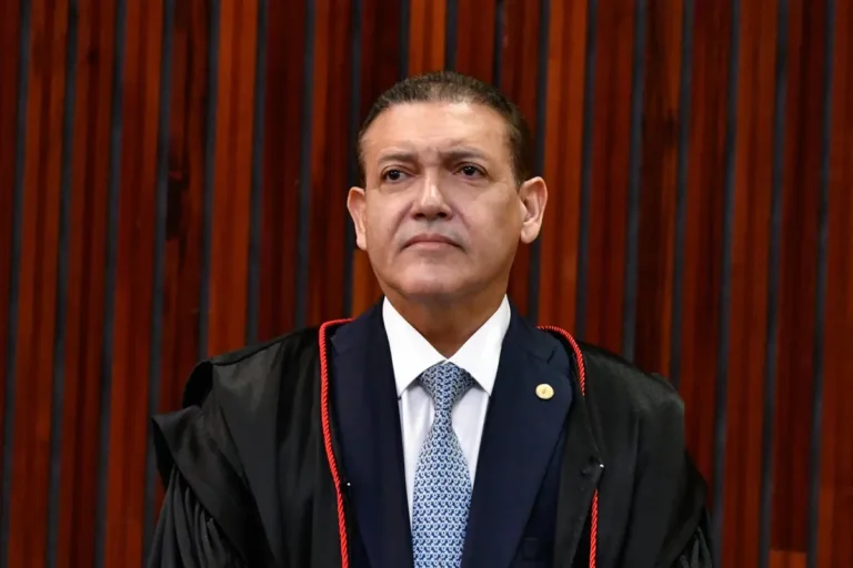 protecao?-nunes-marques-manda-meta-preservar-dados-de-“haters”-de-flavio-bolsonaro