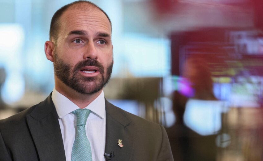 em-sp-apos-risco-de-impugnacao,-eduardo-bolsonaro-desiste-de-suplencia-ao-senado