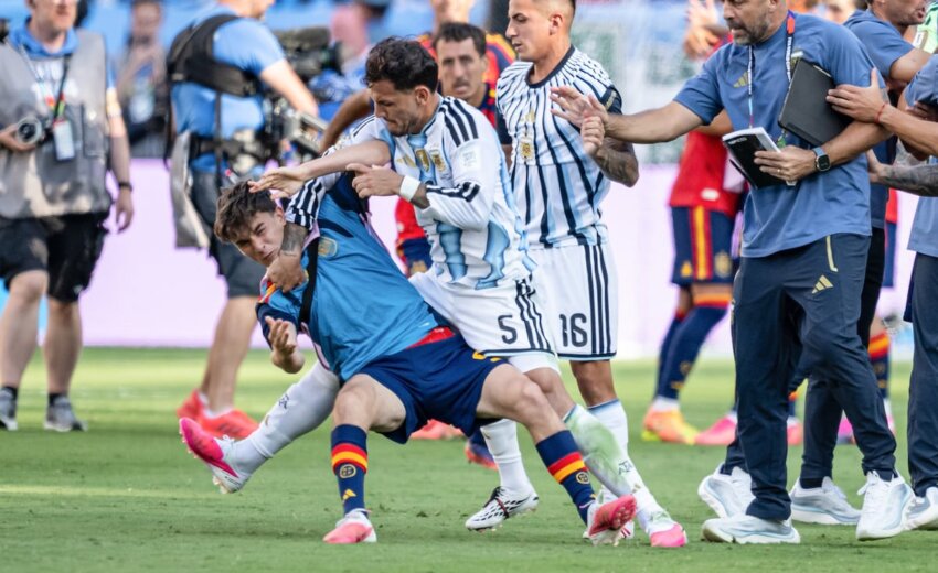 em-processo-por-pancadaria-de-argentinos-na-copa,-fifa-inclui-espanhol