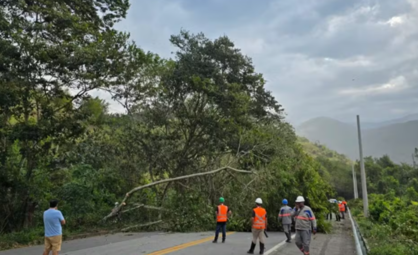 ventania-que-atingiu-o-rio-chega-a-costa-verde-com-rajadas-de-104-km/h