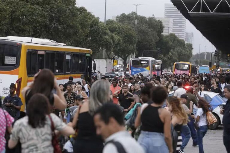 transportes-sao-normalizados-apos-ventania-com-rajadas-acima-de-100-km/h-no-rio