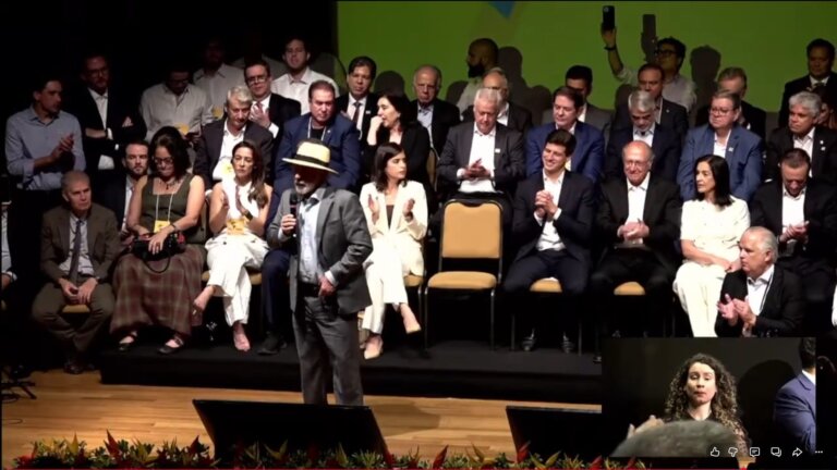 lula-da-recado-a-milei:-“aprendi-cedo-a-andar-de-cabeca-erguida”