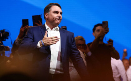 enviados-de-trump-barrados-pelo-brasil-planejavam-encontro-com-flavio-bolsonaro