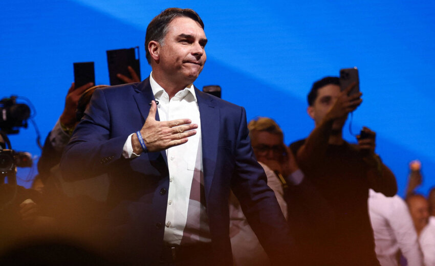 enviados-de-trump-barrados-pelo-brasil-planejavam-encontro-com-flavio-bolsonaro