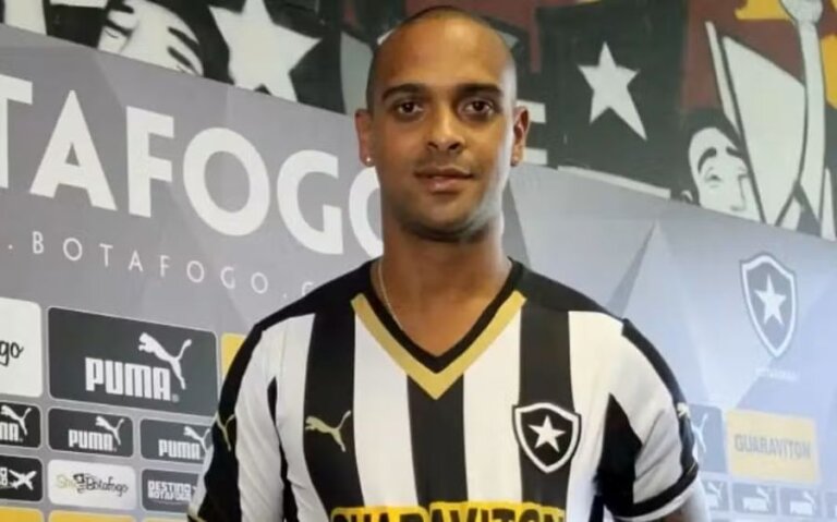 tassio-maia-dos-santos,-ex-jogador-do-botafogo,-e-um-dos-mortos-no-vendaval-que-atingiu-o-rio;