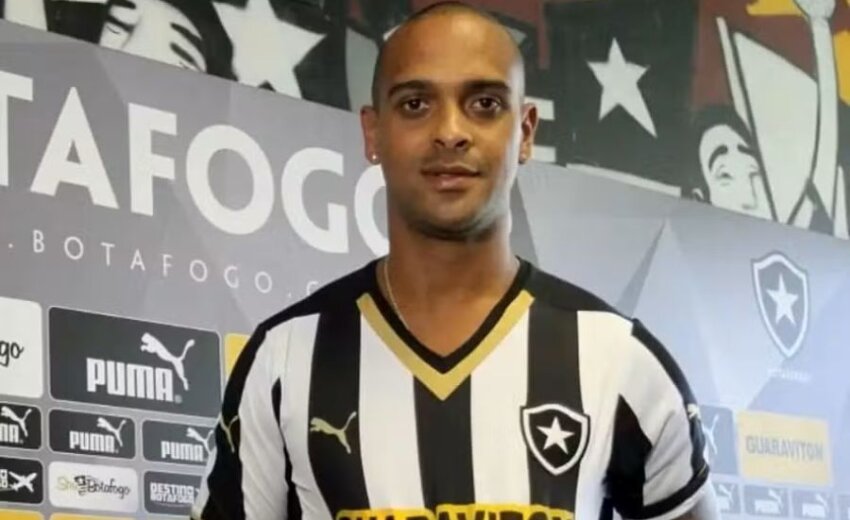 tassio-maia-dos-santos,-ex-jogador-do-botafogo,-e-um-dos-mortos-no-vendaval-que-atingiu-o-rio;