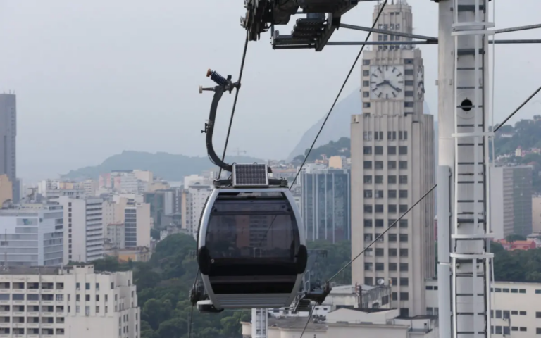 teleferico-fica-suspenso-com-passageiro-durante-ventania-no-rio