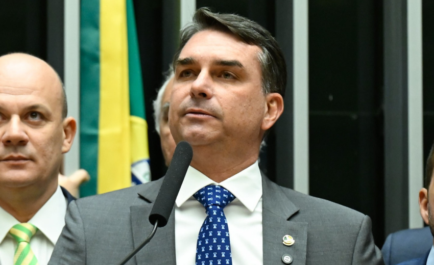 em-lista-da-interpol,-por-que-flavio-bolsonaro-pode-ser-incluido