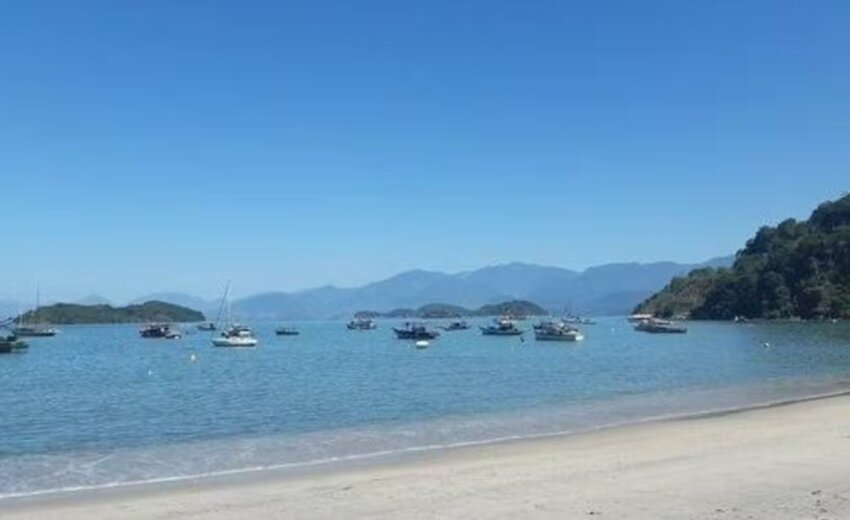 o-corpo-de-bombeiros-encontrou,-nesta-quinta-feira-(30),-um-corpo-na-regiao-de-tarituba,-em-paraty,-na-cost…