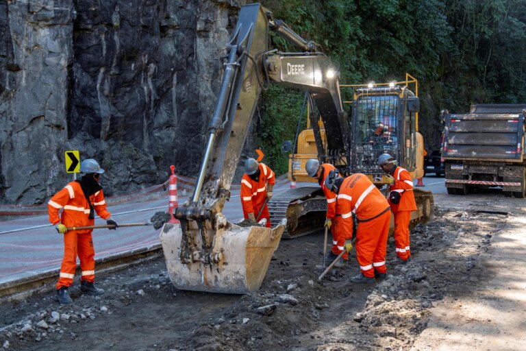 obras-na-descida-da-serra-de-petropolis-avancam-e-seguem-ate-novembro-de-2026