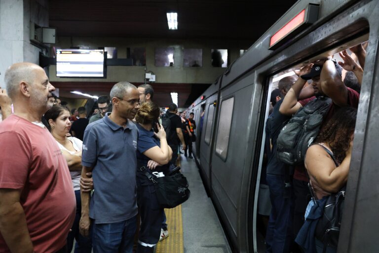 vendaval-expoe-caos-e-descaso-no-metrorio,-o-mais-caro-do-pais;-veja-relatos