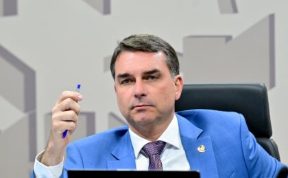 pressao-no-pl-leva-flavio-bolsonaro-a-trocar-marqueteiros-da-campanha