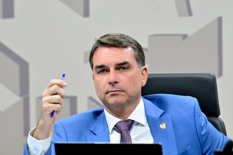 pressao-no-pl-leva-flavio-bolsonaro-a-trocar-marqueteiros-da-campanha