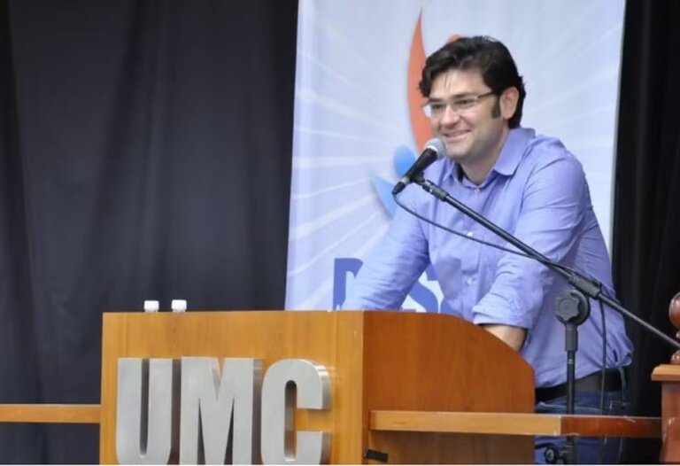 flavio-bolsonaro-troca-marqueteiros-pela-segunda-vez-e-chama-duda-lima