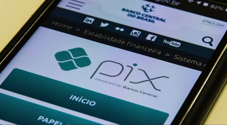 em-viagens,-pix-ja-pode-ser-usado-em-8-paises-e-ajuda-a-economizar-iof