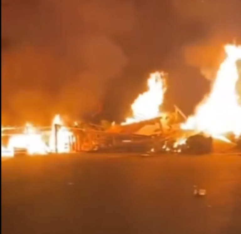 pos-vendaval:-falta-de-luz-provoca-protestos-e-bloqueios-na-avenida-brasil-e-jacarepagua;