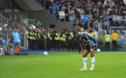 jogador-do-gremio-durante-jogo.