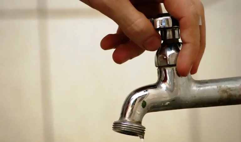 apos-dois-dias,-vendaval-ainda-deixa-bairros-do-rio-com-problemas-no-abastecimento-de-agua