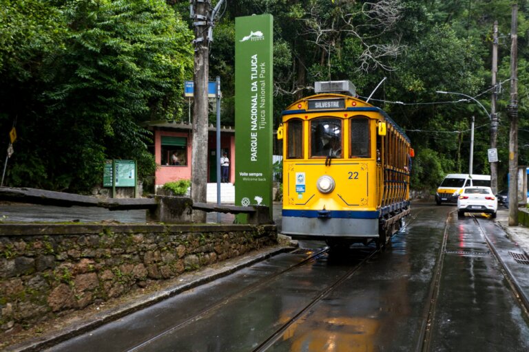 bonde-de-santa-teresa-volta-a-operar-normalmente-depois-de-apagao-com-vendaval