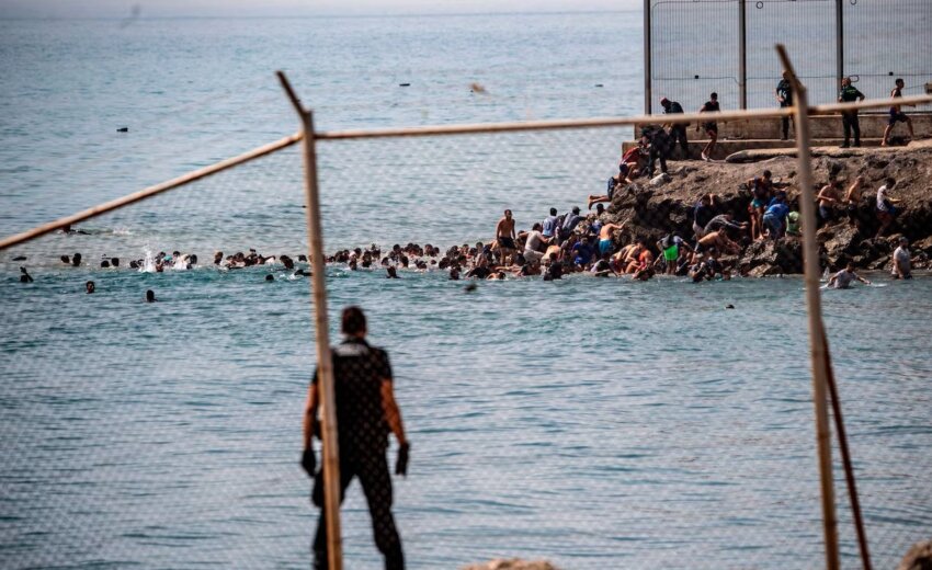 em-massa-em-ceuta,-mais-de-37-mil-migrantes-retornam-a-marrocos-apos-entrada