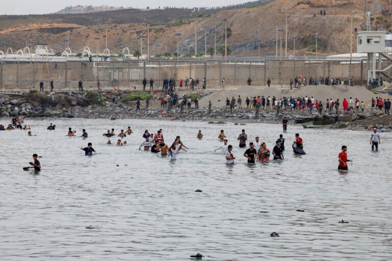 em-ceuta,-italia-suspende-livre-circulacao-com-a-espanha-apos-crise-migratoria