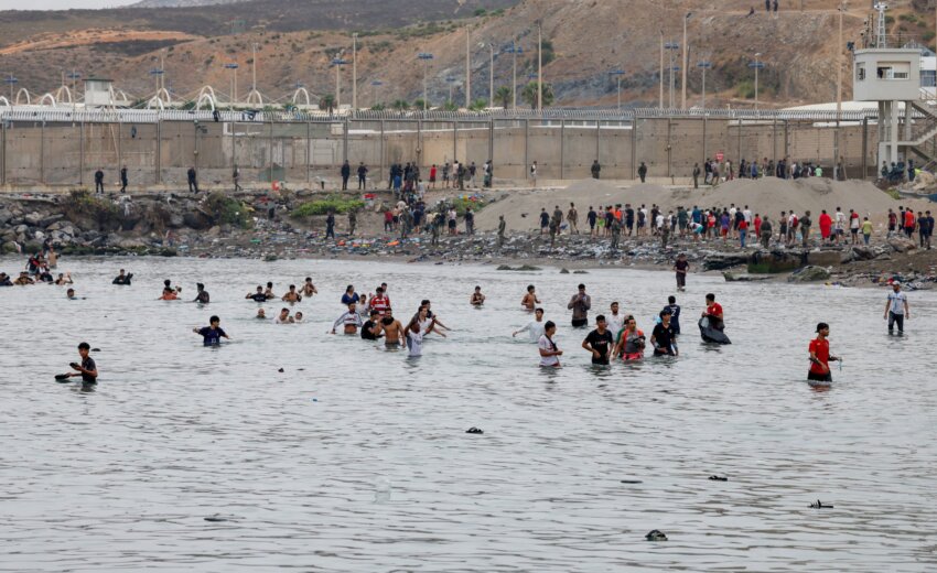 em-ceuta,-italia-suspende-livre-circulacao-com-a-espanha-apos-crise-migratoria