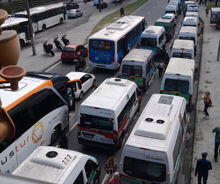 audiencia-na-camara-do-rio-debate-repasses-do-jae-e-subsidios-a-motoristas-de-vans-na-volta-do-recesso