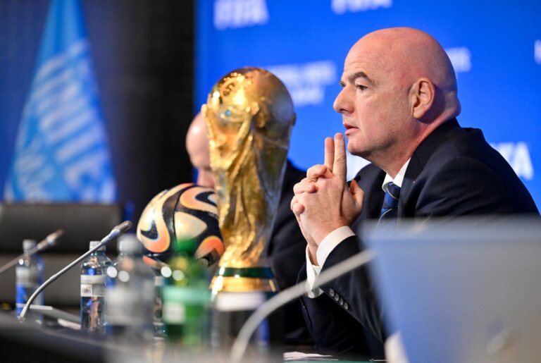 pressao-global-derruba-plano-de-infantino-para-vender-fatia-da-copa