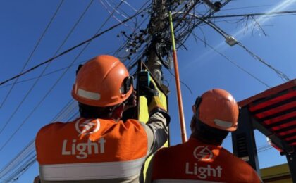 mais-de-40-mil-imoveis-seguem-sem-luz-dois-dias-apos-vendaval-no-rio