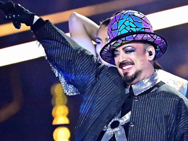 boy-george-fica-fora-de-musical-apos-negar-genocidio-em-gaza;-entenda