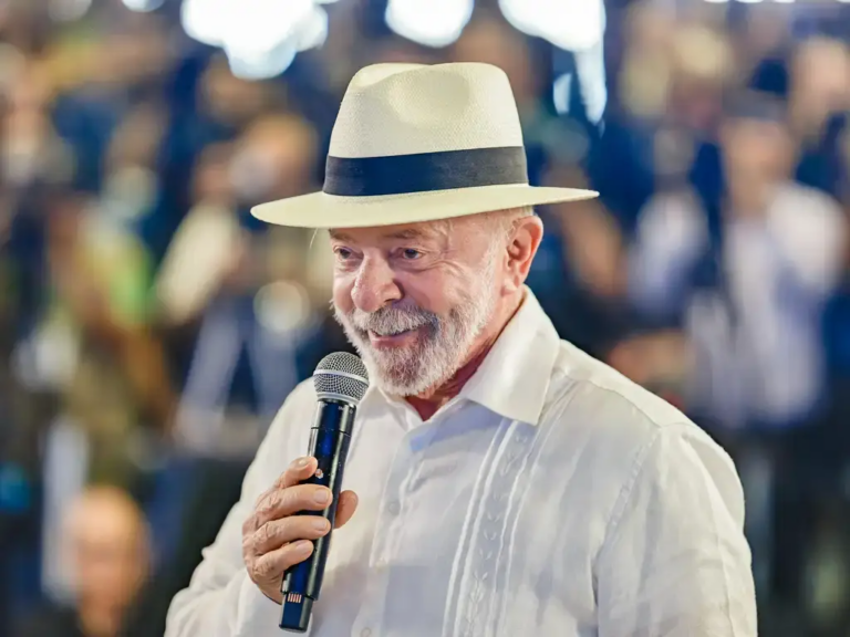 em-convencao-do-pt-em-sp,-lula-oficializa-candidatura-a-reeleicao