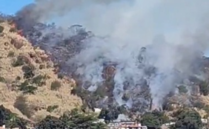 incendio-em-vegetacao-assusta-moradores-no-complexo-da-serrinha