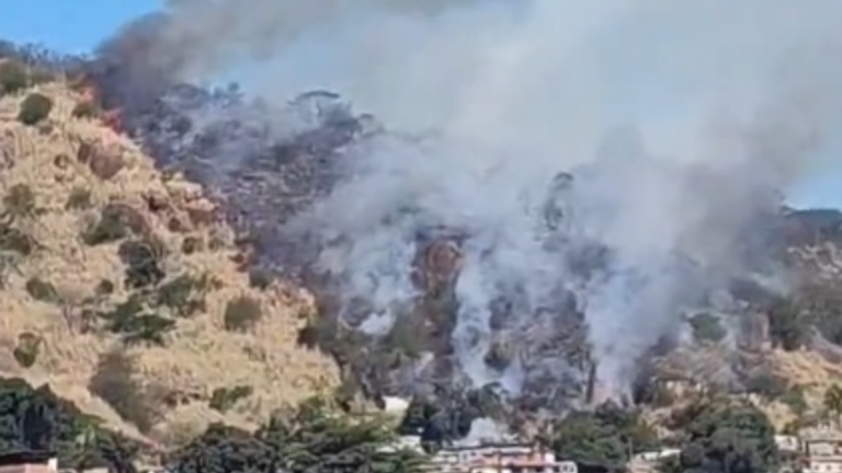 incendio-em-vegetacao-assusta-moradores-no-complexo-da-serrinha