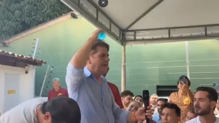 cid-gomes-tem-queda-de-pressao,-joga-agua-na-cabeca-e-retoma-discurso-no-ceara
