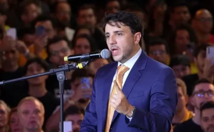 em-congresso,-renan-santos-chama-moro-de-“vassalo”-e-publico-vaia-senador