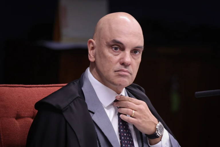 moraes-libera-irma-de-michelle-bolsonaro-para-cuidar-da-filha-do-casal-durante-exames