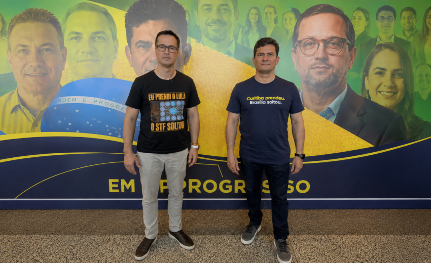 moro-e-dallagnol-posam-com-camisetas-contra-lula-e-stf-e-estampa-do-powerpoint